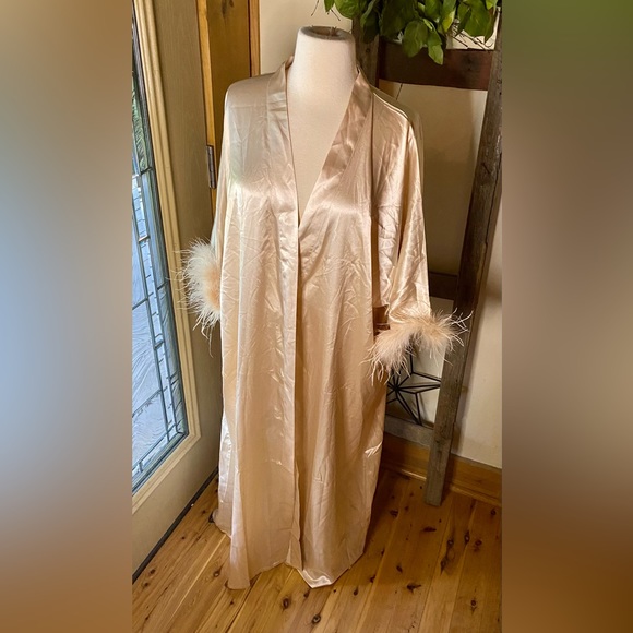 💕PRODESIGN Satin Kimono Robe with Ostrich Feather Trim💕 NWT - Picture 2 of 13